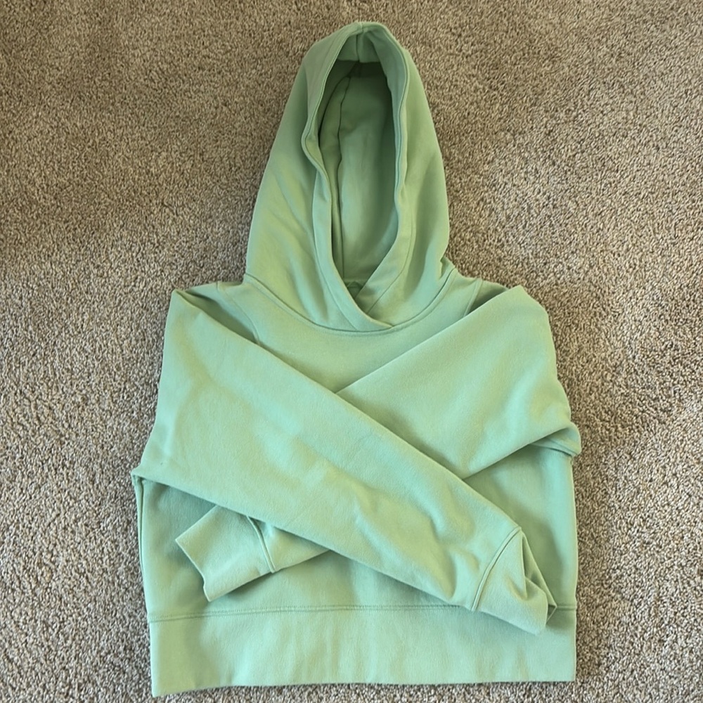 DISCONTINUED lululemon softstream cropped hoodie